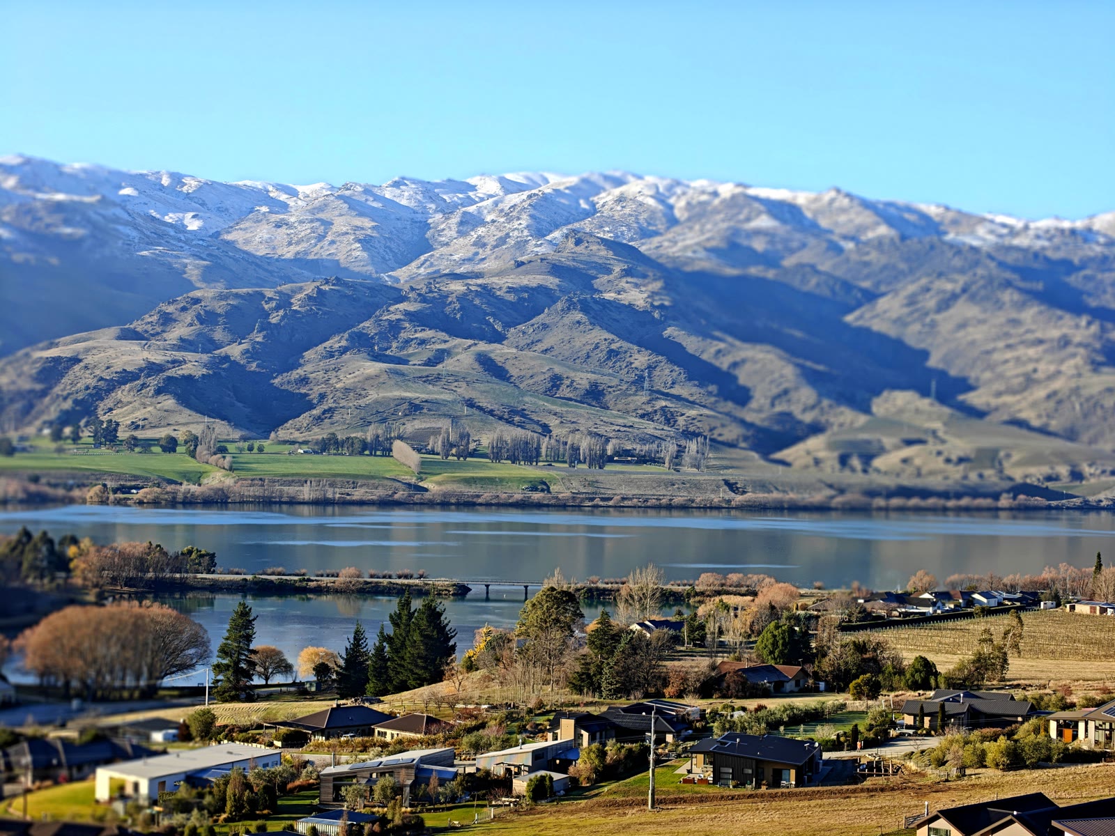 View from Lot 16, the Ridge Terrace, over Lake Dunstan to the Pisa Range