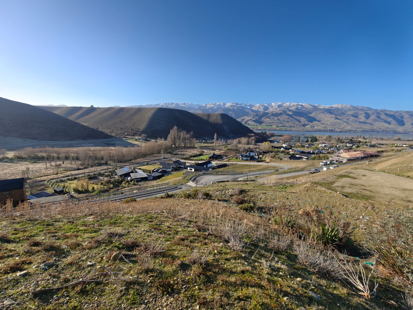 Full view from Lot 16, the Ridge Terrace, over Lake Dunstan to the Pisa Range